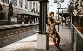 방금 전달받은 ​스마트폰으로 여행지에서 인생샷을 남기려면 어떻게 해야 하나요? 지금 바로 공개합니다